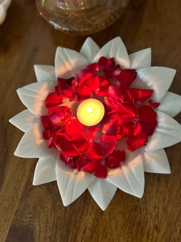 White_Handcrafted_Lotus-Shaped_Marble_Plate_Elegant_Home_Decor_Or_Serving_Tray_I_Brings_Elegance,_Charm_To_Any_Setting_I_Ideal_Gift_For_Housewarmings,_Weddings,_Or_Anniversaries._9_Inches