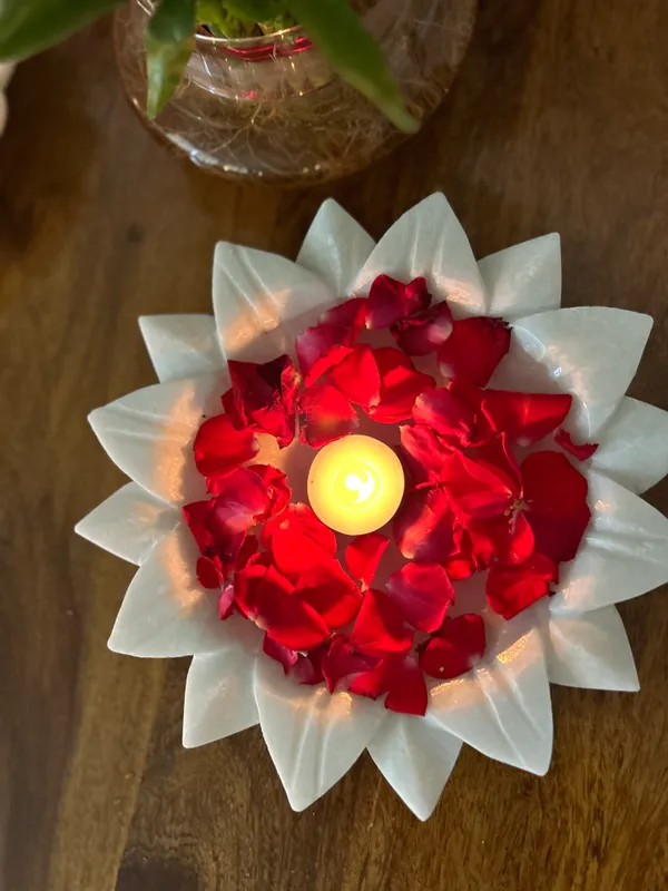 White_Handcrafted_Lotus-Shaped_Marble_Plate_Elegant_Home_Decor_Or_Serving_Tray_I_Brings_Elegance,_Charm_To_Any_Setting_I_Ideal_Gift_For_Housewarmings,_Weddings,_Or_Anniversaries._9_Inches
