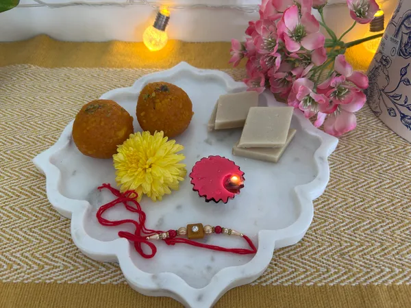 White_Polished_Marble_Base_For_Candles_And_Ornaments_Mehrab_Tray