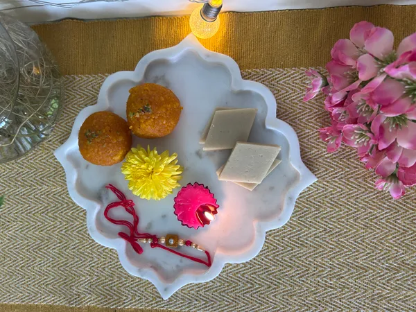 White_Polished_Marble_Base_For_Candles_And_Ornaments_Mehrab_Tray