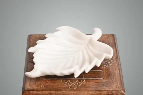 White_Exquisite_Marble_Leaf-Shaped_Decorative_Plate_Perfect_For_Home_Decor_And_Festive_Use_I_Handcrafted_Centerpiece_For_Home,_Weddings,Festive_Occasions_Traditional_Decor,_12_Inch