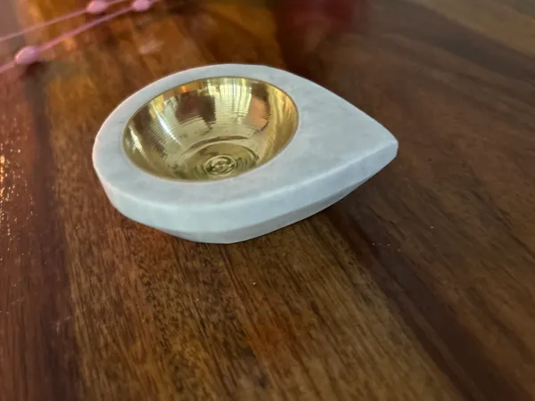 White_Diya_Marble_And_Brass_(Oval)