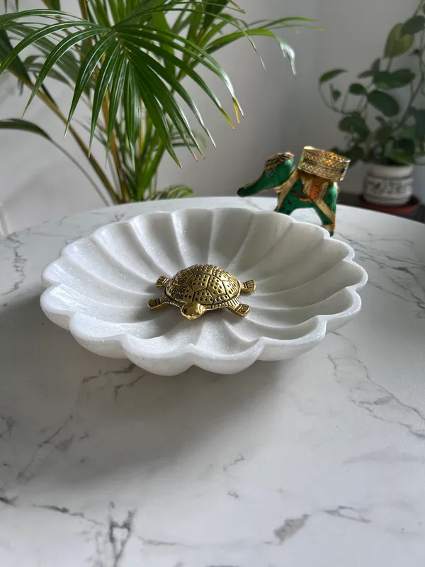 White_Marble_Leher_Urli_Handcrafted_Decorative_Centerpiece_For_Home,_Weddings,_And_Festive_Occasions_Traditional_Decor_I_Traditional_Decor_I_8_Inch_Uruli