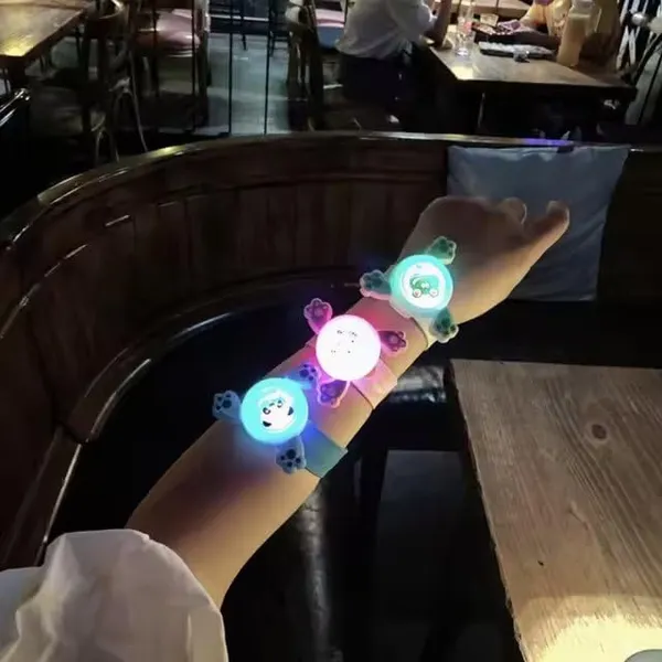 Kids_Spinning_Wrist_Band_For_Boys_And_Girls_|_Spinning_Slap_Band_With_Led_Light_Up,_Great_Birthday_Gift_Toys_For_Kids_