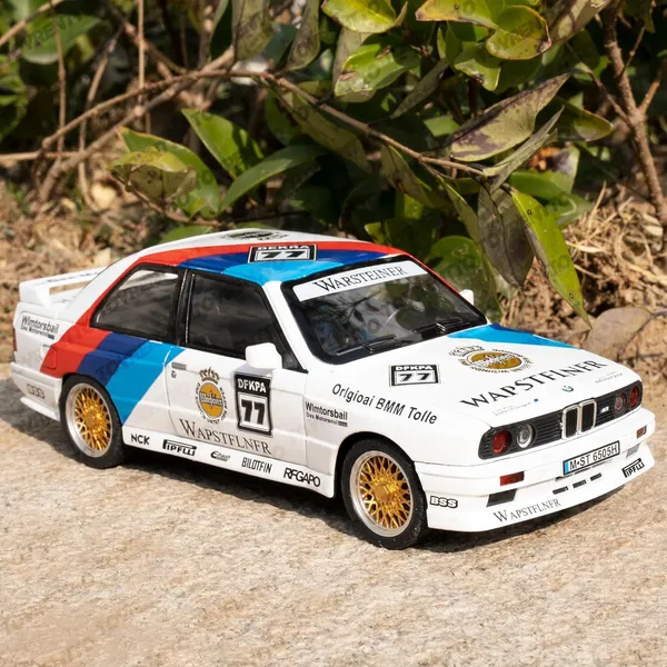 White_1/24_M3_Model_Car_In_Painted_Design,_Die-Cast_Aluminium_Toy_Car_With_Sound_And_Light_Function_And_Pull_Back_Function,_Collector'S_Model,_Gift_For_Children_White