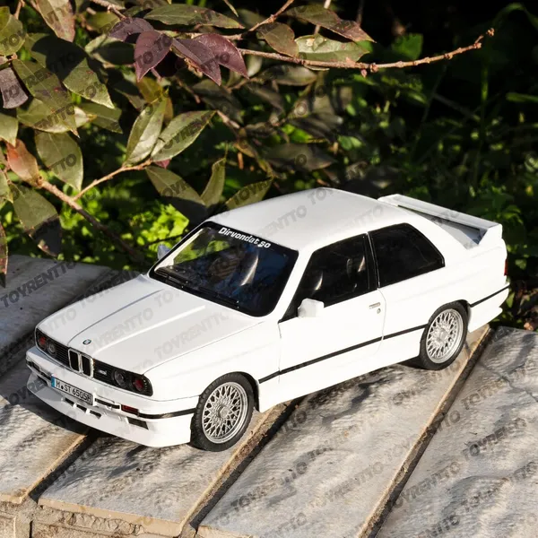 White_1:24_Bmw_M3_Die-Cast_Alloy_Model_Car_-_Pull_Back_Toy_Car_With_Sound_&_Light,_Realistic_Collectible_Car_For_Kids_&_Adults-White
