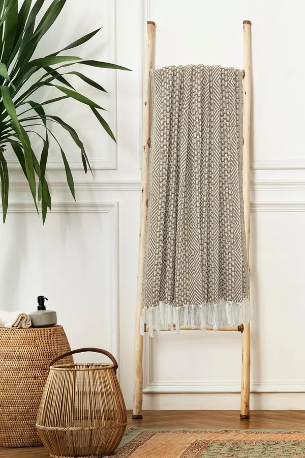 Beige_&_White_Handwoven_&_White_Diamond_Pattern_Cotton_Throw_Blanket_With_Tassels_For_Living_Room_Sofa_Chair_And_Couch_Reversible_And_Breathable_Throw_With_Tassels_(125_Cm_X_150Cm)