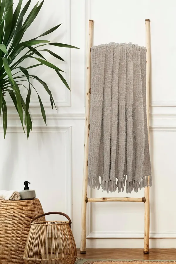 Brown_Soft_Chenille_Woven_Throw_Blanket_130X170_Cm_Throw_For_Sofa_Bed_Room_Living_Room_With_Soft_Fringes_Light_Throw_Blanket_(Pack_Of_1)