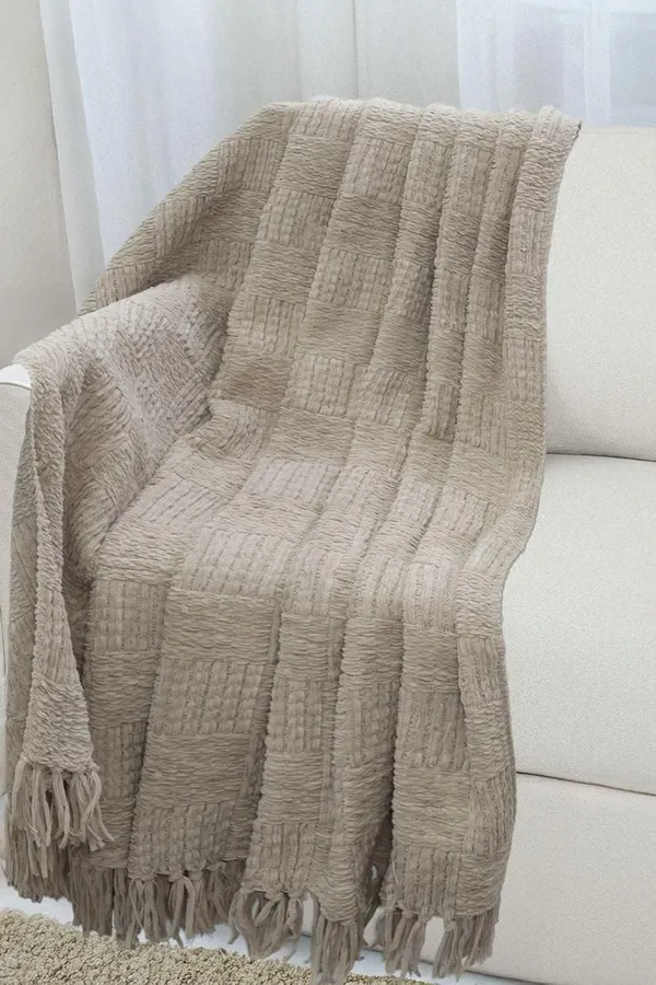 Brown_Soft_Chenille_Woven_Throw_Blanket_130X170_Cm_Throw_For_Sofa_Bed_Room_Living_Room_With_Soft_Fringes_Light_Throw_Blanket_(Pack_Of_1)