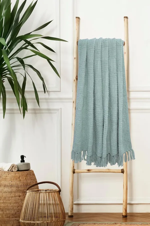 Ice_Blue_Premium_Feather_Soft_Chenille_Woven_Throw_Blanket_Throw_For_Sofa_Bed_Room_Living_Room_With_Soft_Fringes_Ice_Throw_Blanket_130X170_Cm_(Pack_Of_1)