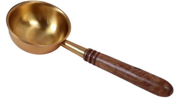 Golden_Brass_Traditional_Handcrafted_Tadka_Pan_With_Wooden_Handle