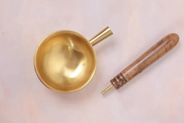 Golden_Brass_Traditional_Handcrafted_Tadka_Pan_With_Wooden_Handle