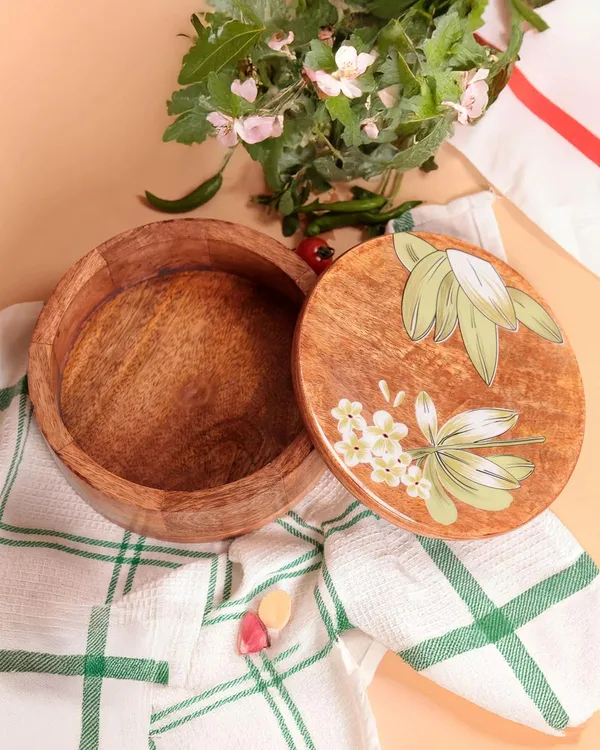 Brown_Wooden_Tortilla_Warmer_With_Floral_Design_(20_Cm_Round)