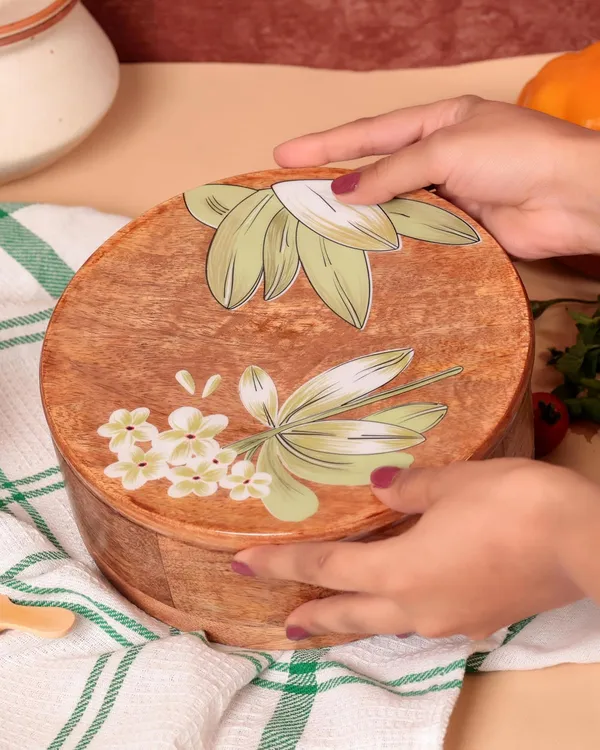 Brown_Wooden_Tortilla_Warmer_With_Floral_Design_(20_Cm_Round)