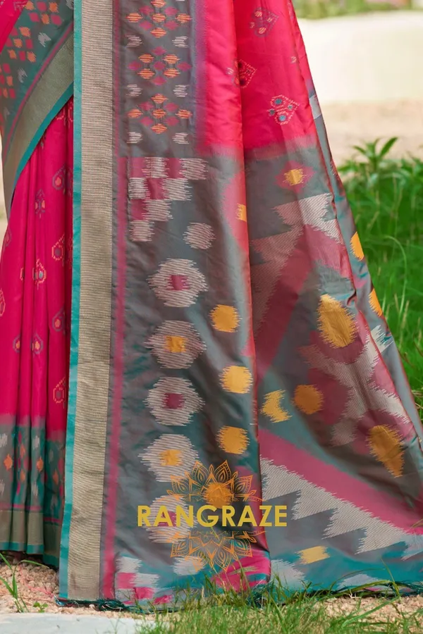 Bridal_Red_Banarasi_Silk_Saree_For_Women