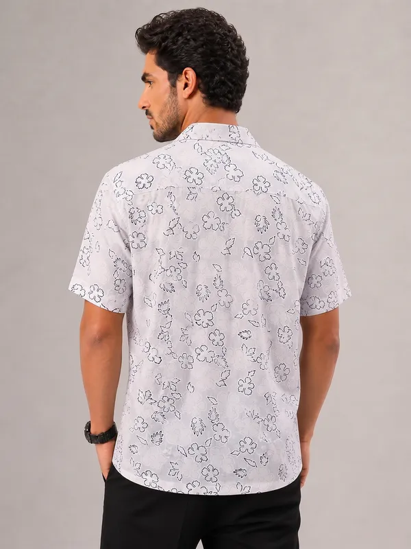 Men_Half_Sleeve_Floral_Print_Shirt