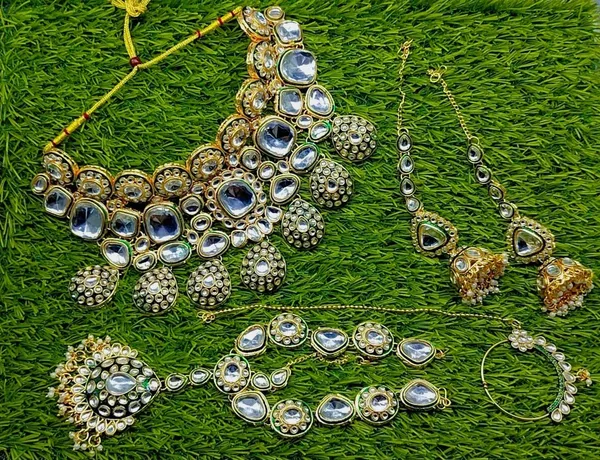 Green_Gold_Plated_Necklace_Set_For_Women