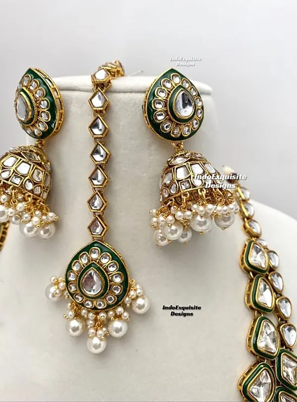 White_&_Gold_Gold_Plated_Necklace,_Earring_&_Maang_Tikka_Set_For_Girls_&_Women