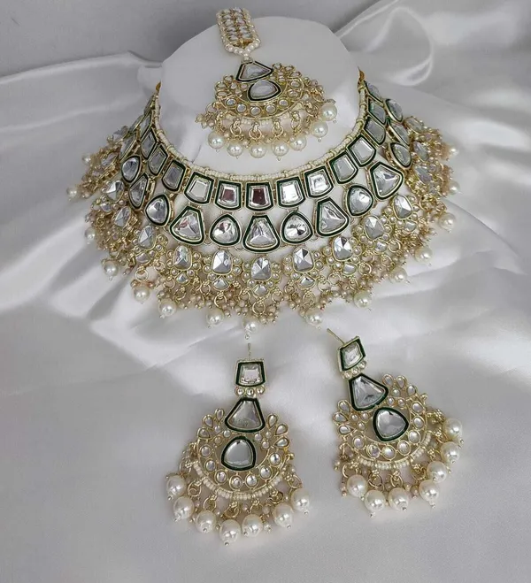 Green_&_White_Gold_Plated_Necklace,_Earring_&_Maang_Tikka_Set_For_Girls_&_Women
