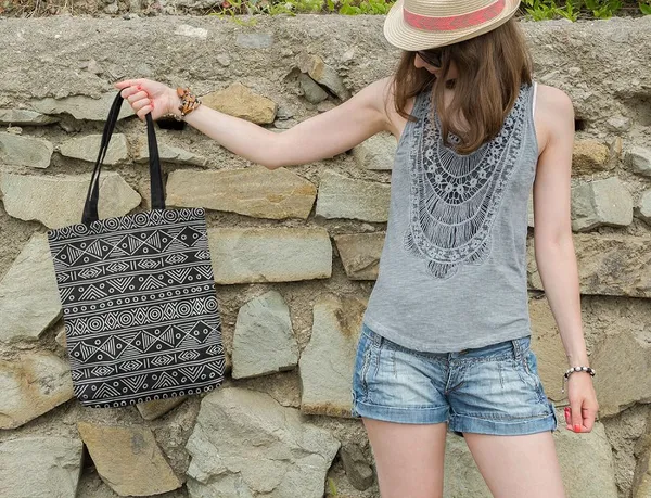 Black_&_White_Canvas_Abstract_Design_Tote_Bag_With_Zipper_And_Pocket