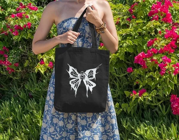 Black_Canvas_Tote_Bag_For_Girls