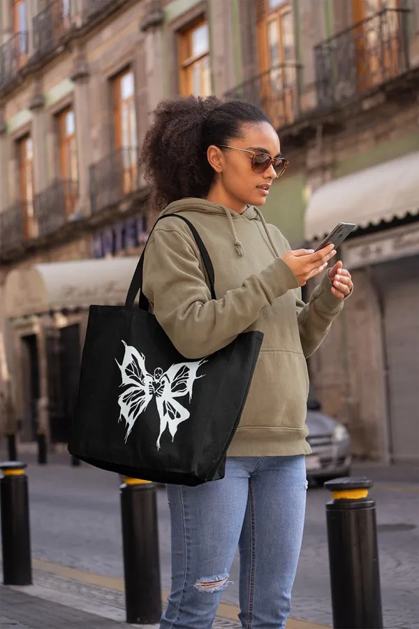 Black_Canvas_Tote_Bag_For_Girls
