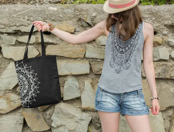Black_Canvas_Tote_Bag_For_Girls