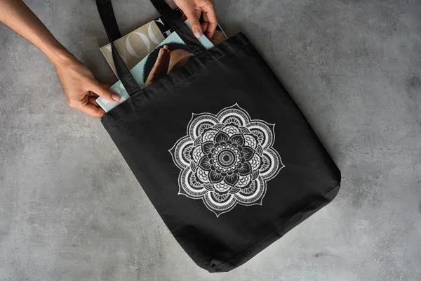 Black_Canvas_Abstract_Design_Tote_Bag_With_Zipper_And_Pocket