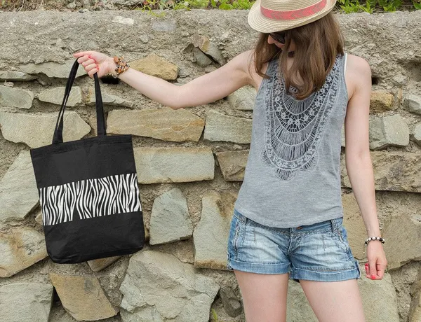 Black_Canvas_Tote_Bag_For_Girls