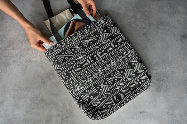 Black_&_White_Canvas_Abstract_Design_Tote_Bag_With_Zipper_And_Pocket