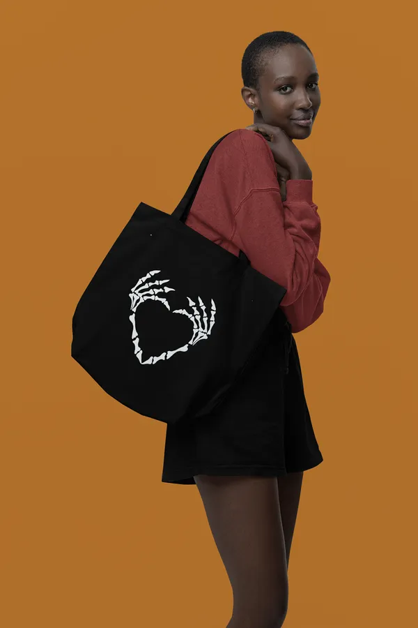 Black_Heart_Printed_Canvas_Tote_Bags_With_Zipper_And_Pocket
