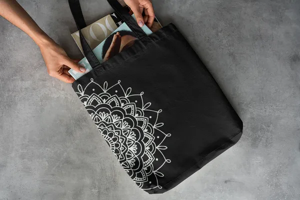 Black_Canvas_Tote_Bag_For_Girls