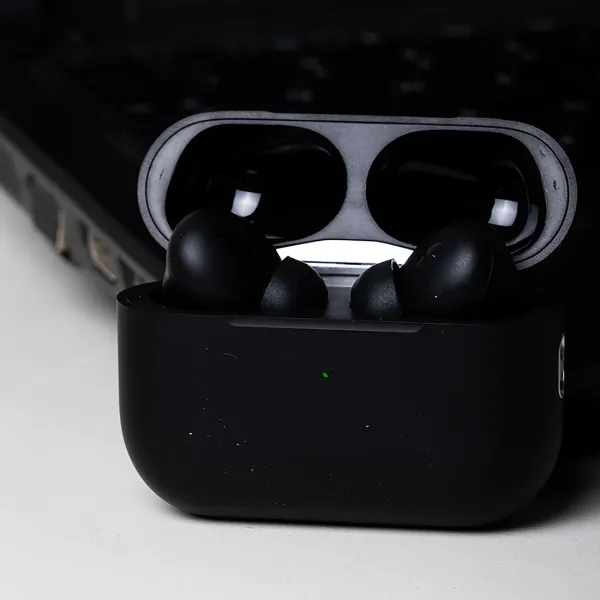 Black_Pro_2nd_Generation_Edition_Magsafe_Wireless_Charging_Case_100_Warranty_Covered