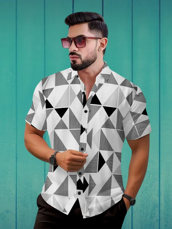 Blue_Geometric_Print_Short_Sleeve_Button-Down_Shirt,_White_And_Navy_Blue_Triangle_Pattern,_Casual_Summer_Wear