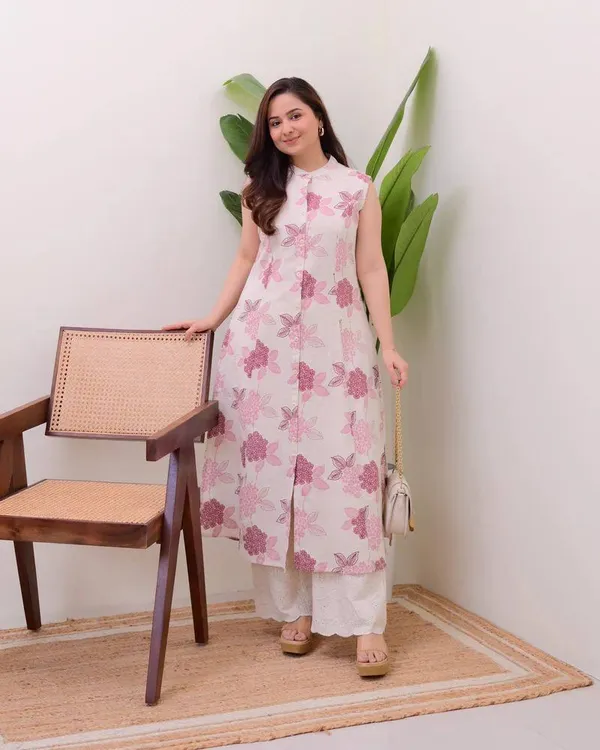 White_Trendy_Floral_Printed_Kurta_Set_For_Women_-_Urban_Garden_Design