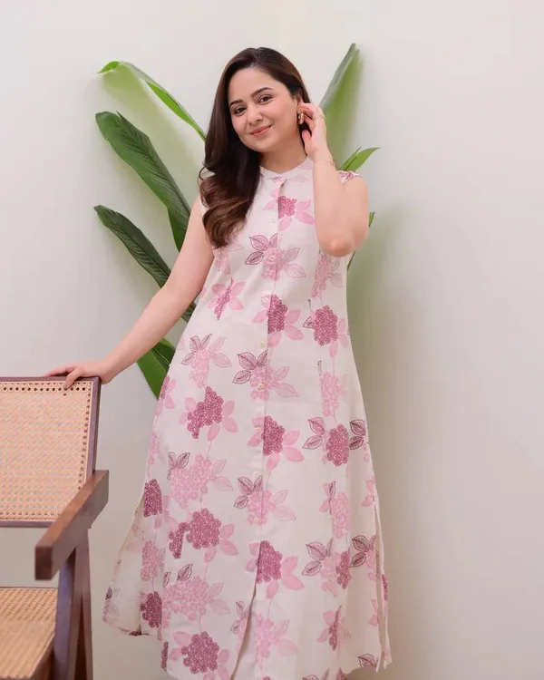 White_Trendy_Floral_Printed_Kurta_Set_For_Women_-_Urban_Garden_Design