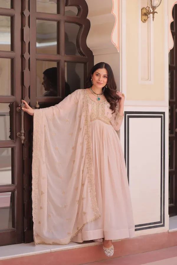 Cream_Gown-Dupatta_Collections_For_Festivals_And_Weddings