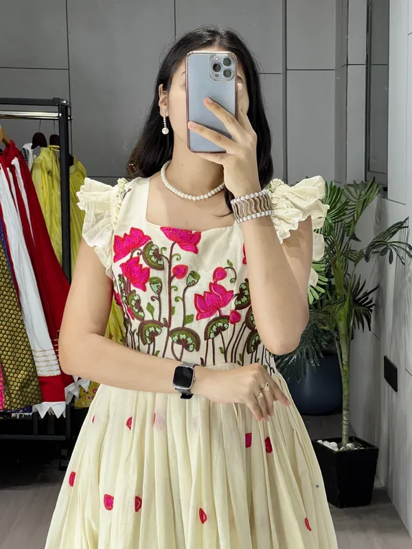 Off_White_Trending_Traditional_Kalamkari_Sets_For_Women