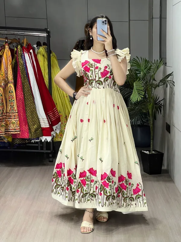 Off_White_Trending_Traditional_Kalamkari_Sets_For_Women