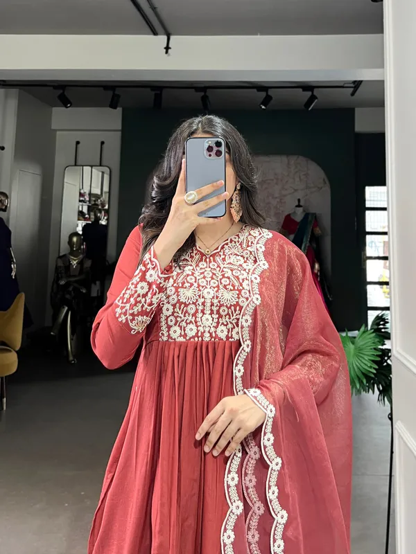 Rust_Red_Maska_Cotton_Embroidered_Ensemble_Collection_Ethnic_Dress_For_Women