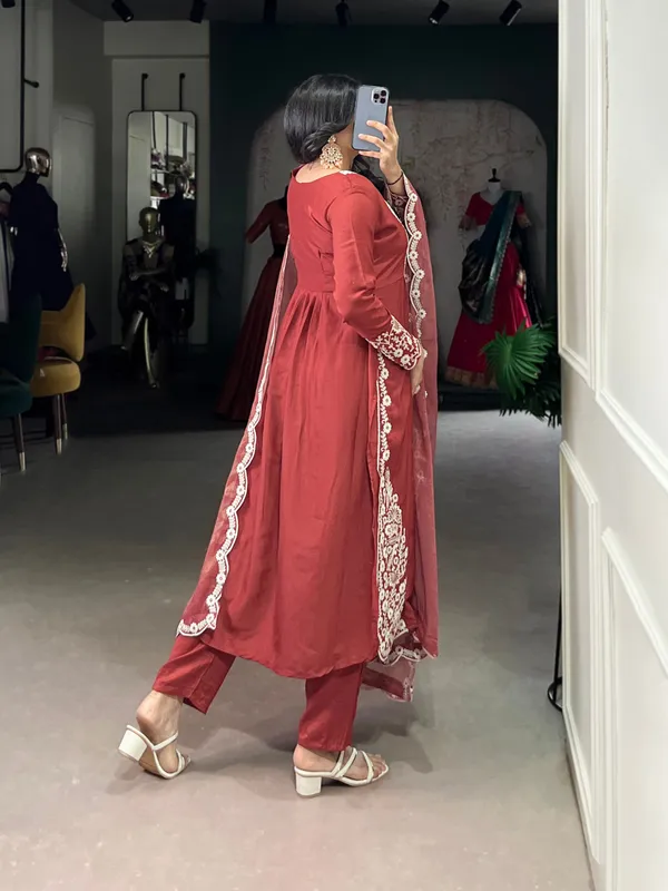 Rust_Red_Maska_Cotton_Embroidered_Ensemble_Collection_Ethnic_Dress_For_Women