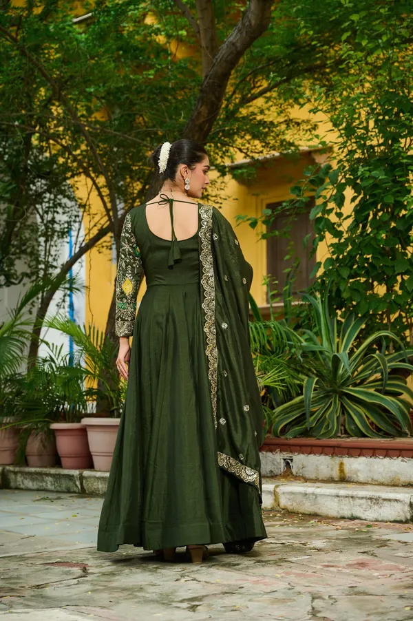 Mehendi_Gown-Dupatta_Collections_For_Festivals_And_Weddings