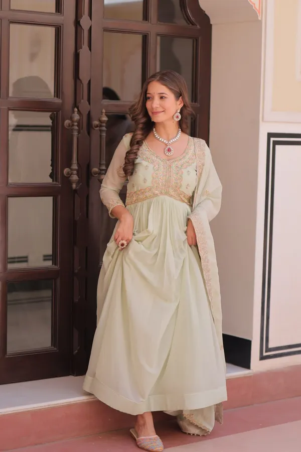 Pista_Gown-Dupatta_Collections_For_Festivals_And_Weddings