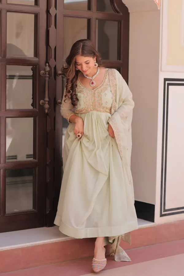 Pista_Gown-Dupatta_Collections_For_Festivals_And_Weddings