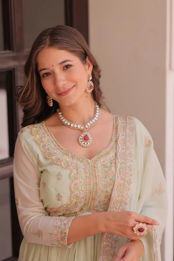 Pista_Gown-Dupatta_Collections_For_Festivals_And_Weddings