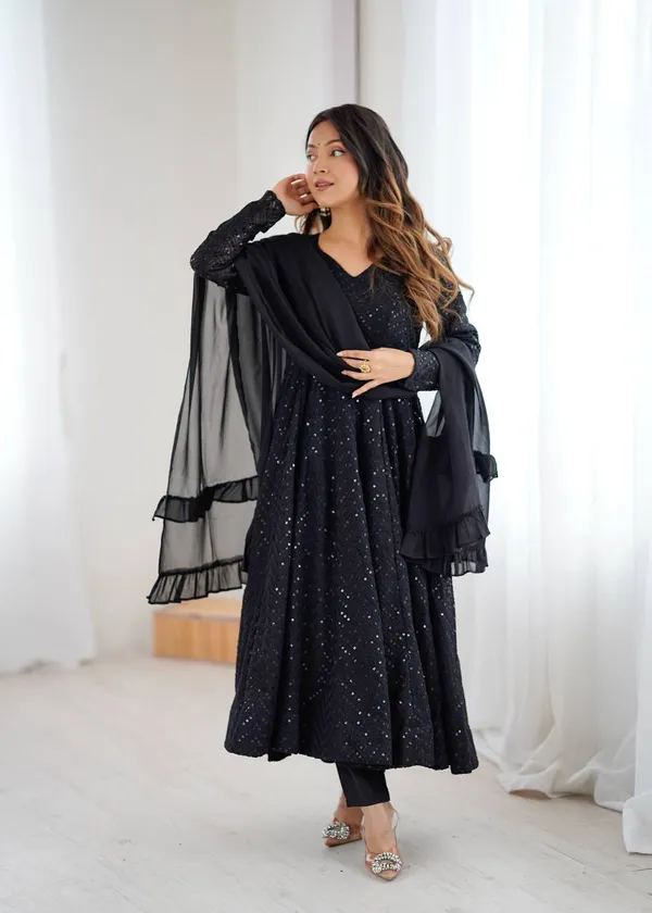 Black_Fully_Flair_Kali_Pattern_And_Canvas_Patta_With_Dupatta_And_Pent_|_READY_TO_WEAR