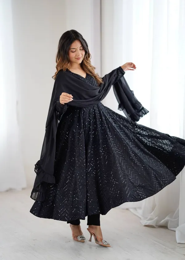 Black_Fully_Flair_Kali_Pattern_And_Canvas_Patta_With_Dupatta_And_Pent_|_READY_TO_WEAR