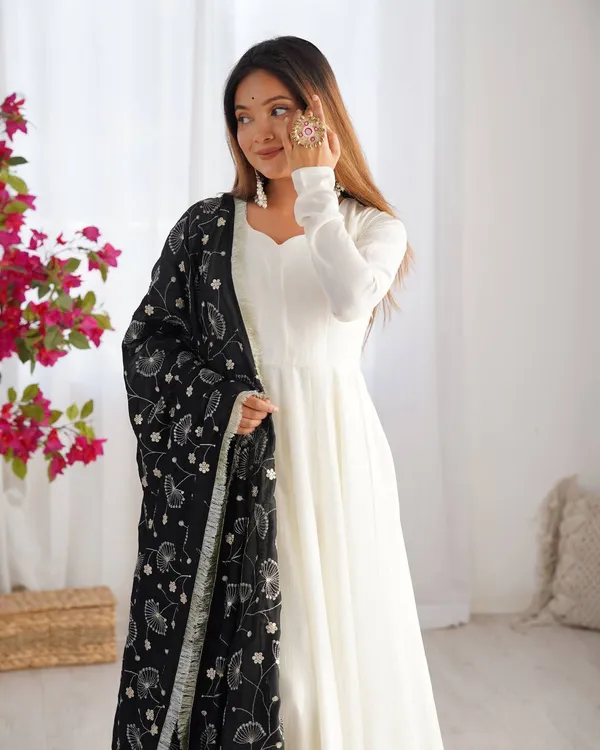 Black_Pure_Soft_Vichitra_Silk_Fabric_Fully_Flair_Kali_Pattern_And_Canvas_Patta_With_Dupatta_And_Pant_Ready_To_Wear