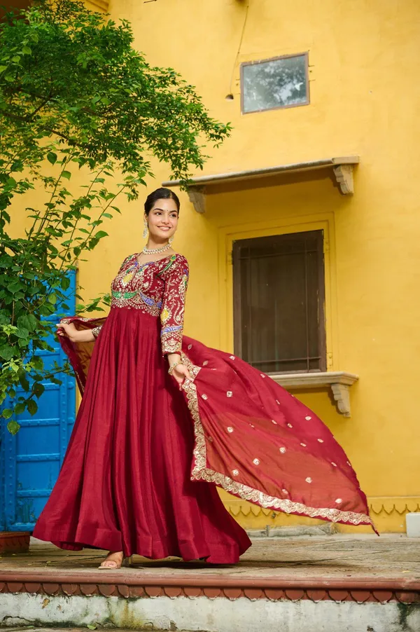 Maroon_Gown-Dupatta_Collections_For_Festivals_And_Weddings