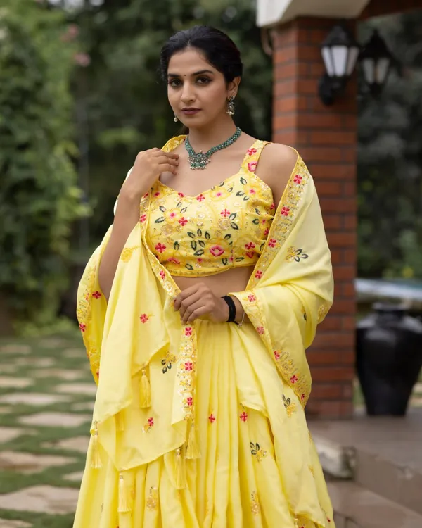 Yellow_Classical_Embroidery_Lehenga_Collection_For_Women